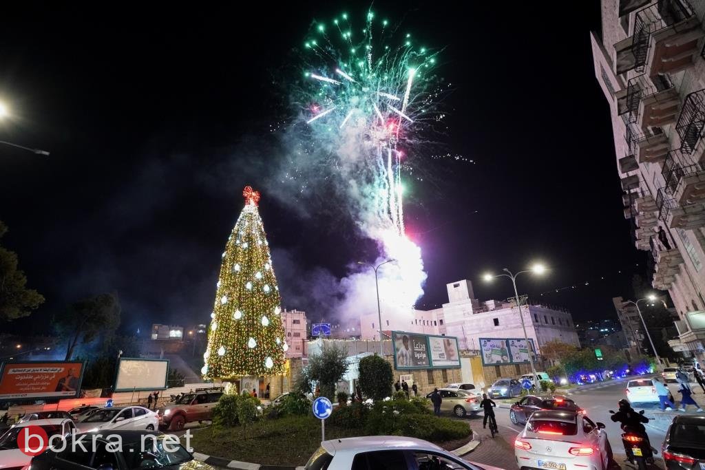 هكذا احتفلت الناصرة بإضاءة شجرة الميلاد وسط ظروف الكورونا-0