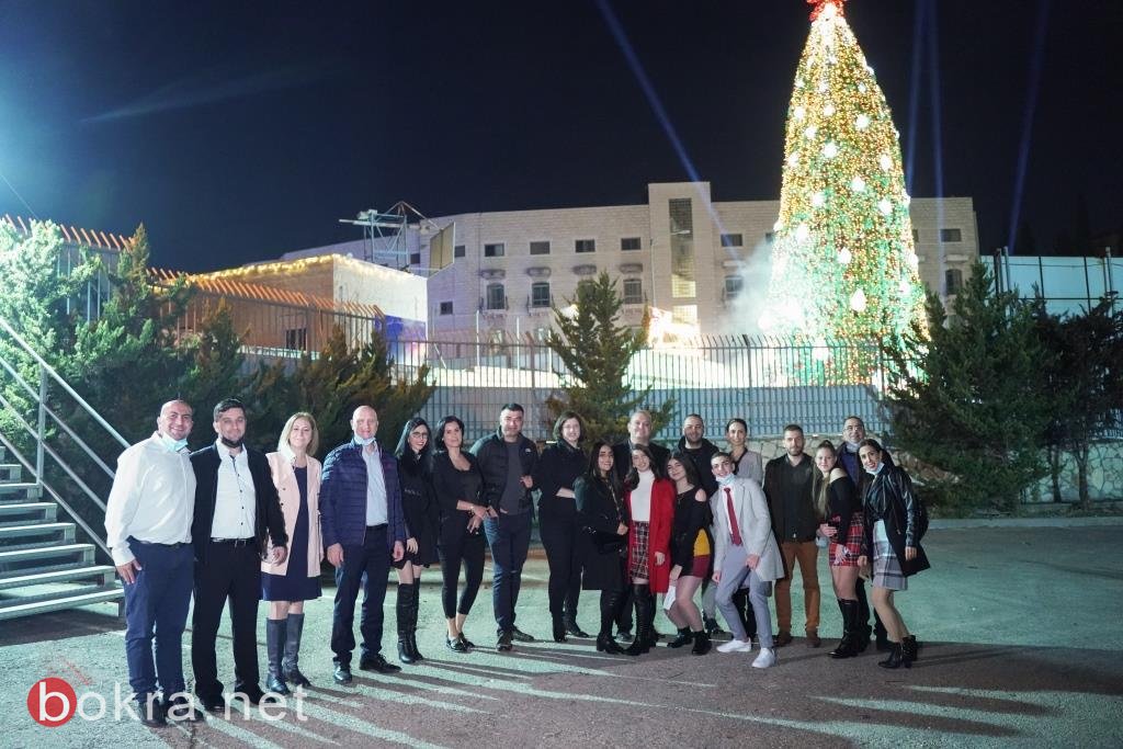 هكذا احتفلت الناصرة بإضاءة شجرة الميلاد وسط ظروف الكورونا-15