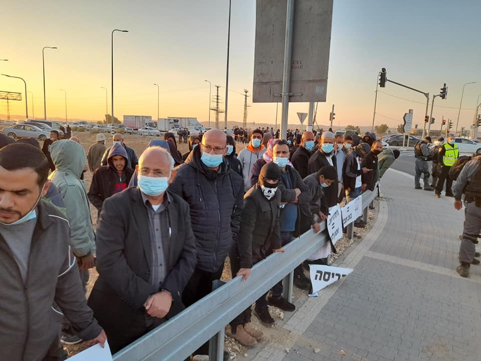 العشرات في تظاهرة منددة بسياسة مصادرة الأراضي في النقب-11