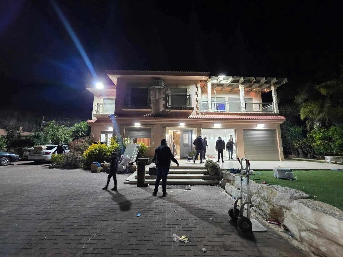 محمد توفيق إغبارية من قرية مصمص يضطر إلى هدم منزله ذاتيًا تفاديًا لغرامات باهظة-1