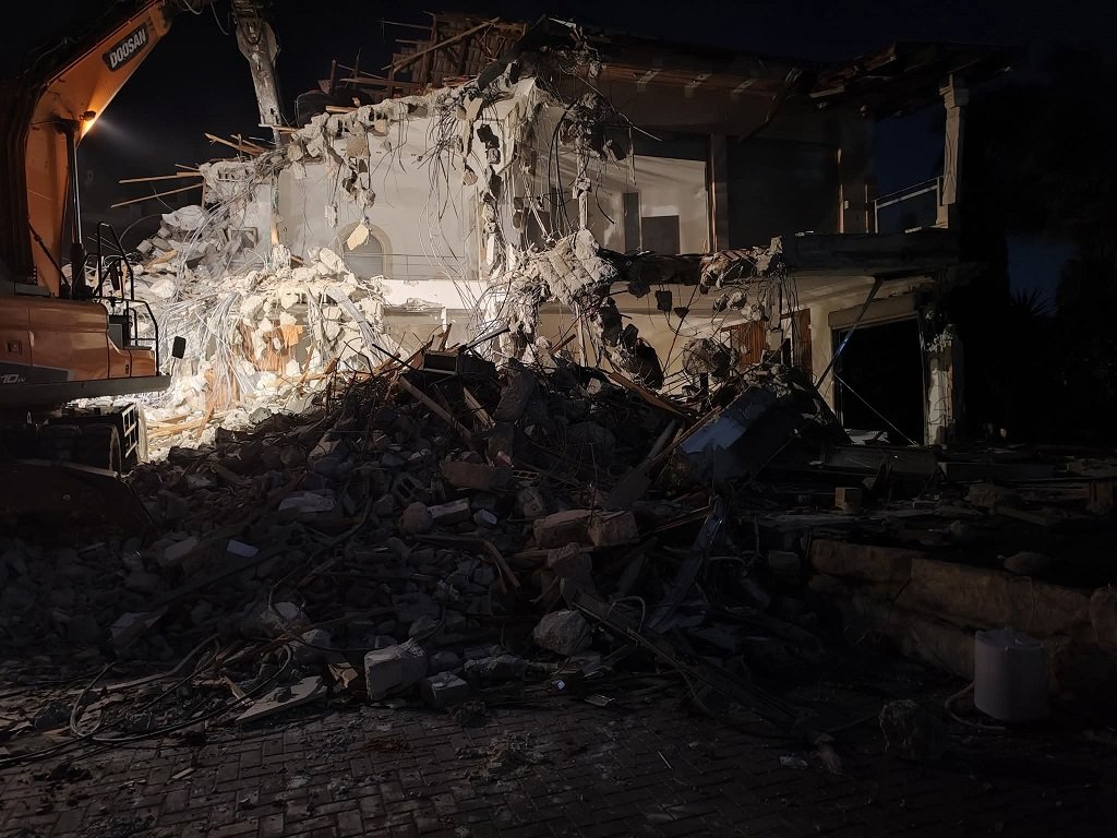 محمد توفيق إغبارية من قرية مصمص يضطر إلى هدم منزله ذاتيًا تفاديًا لغرامات باهظة-2