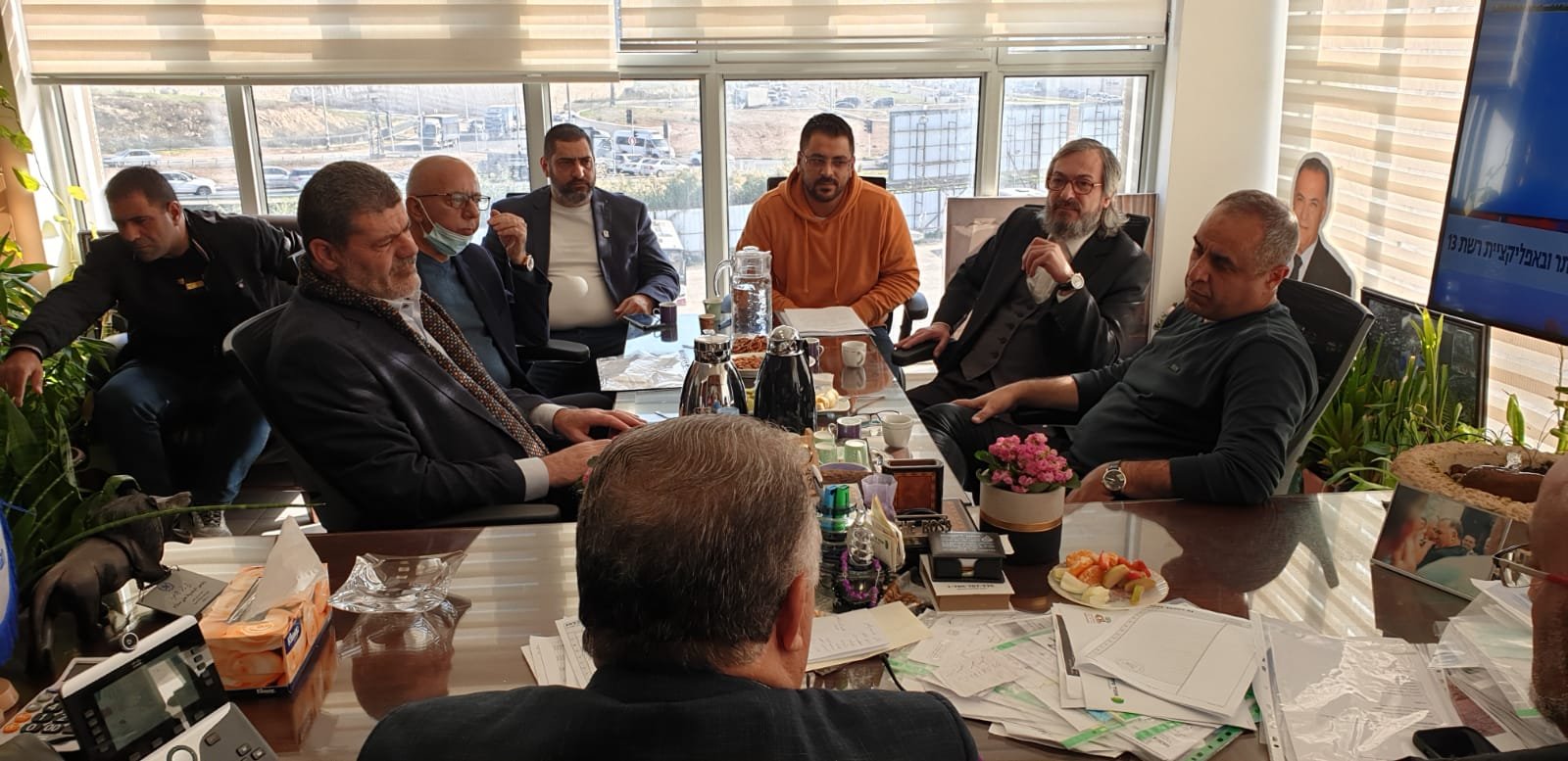مضر يونس رئيس اللجنة القطرية لرؤساء السلطات المحلية العربية يزور بلدية الناصرة-2