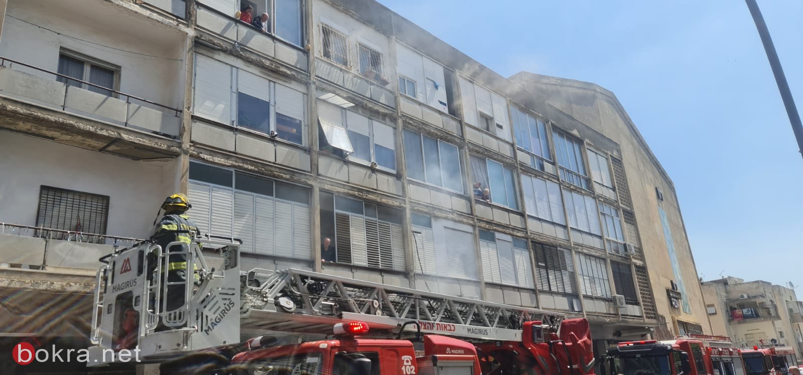 حيفا: اندلاع حريق داخل مبنى، وتخليص أم وأطفالها الثلاثة-5