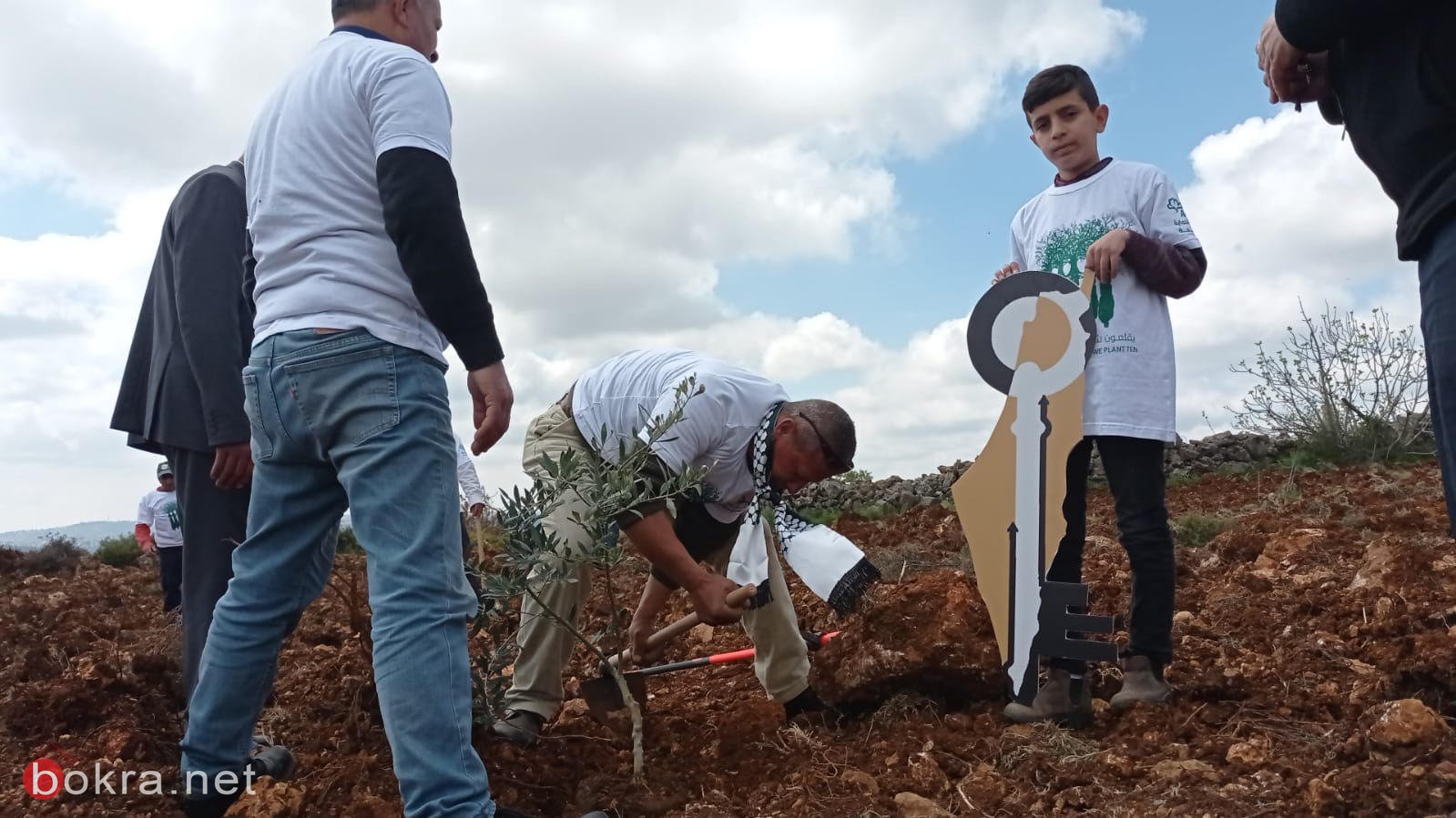 العربية لحماية الطبيعة تحيي "يوم الأرض" بزراعة 1000 شجرة في القدس-4