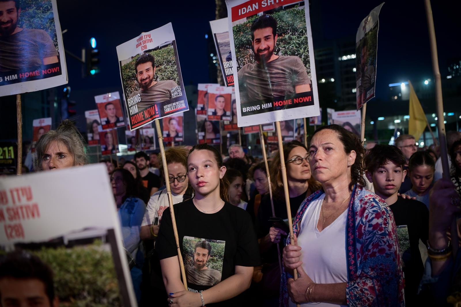 مئات الإسرائيليين يتظاهرون مطالبين بالإفراج عن المحتجزين وإجراء انتخابات-0
