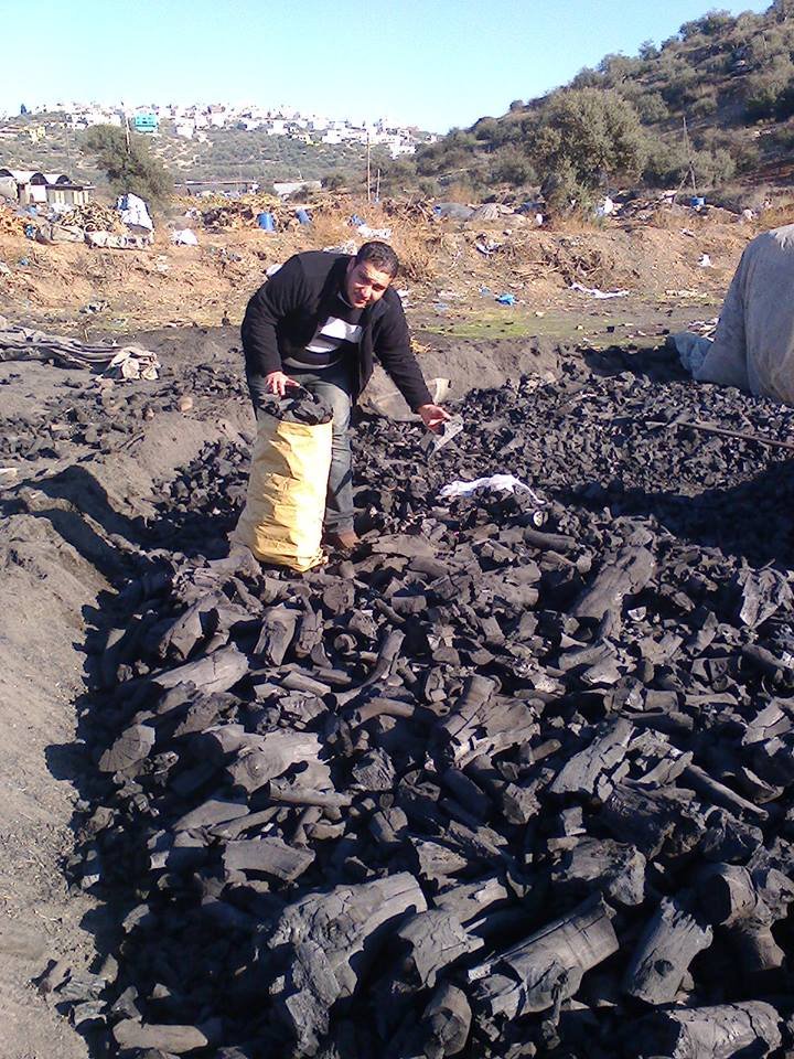 الجرافات الاسرائيلية تهدم خمسة معامل للفحم في يعبد بجنين-7
