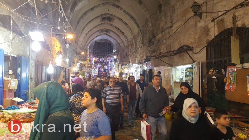 القدس: سوق القطانين يزدحم بالمتسوقين في شهر رمضان-3