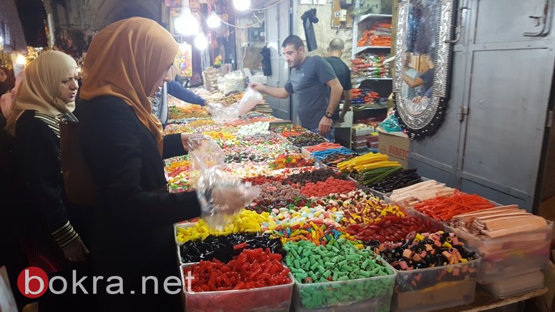 القدس: سوق القطانين يزدحم بالمتسوقين في شهر رمضان-9