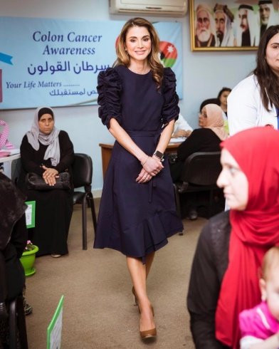  الملكة رانيا اختارت هذه الصيحة الغريبة!!-0