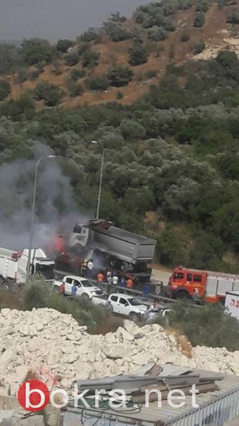 اغلاق شارع 65 قرب أم الفحم بسبب احتراق شاحنة، وإصابة سائق بحادث في مصمص-1