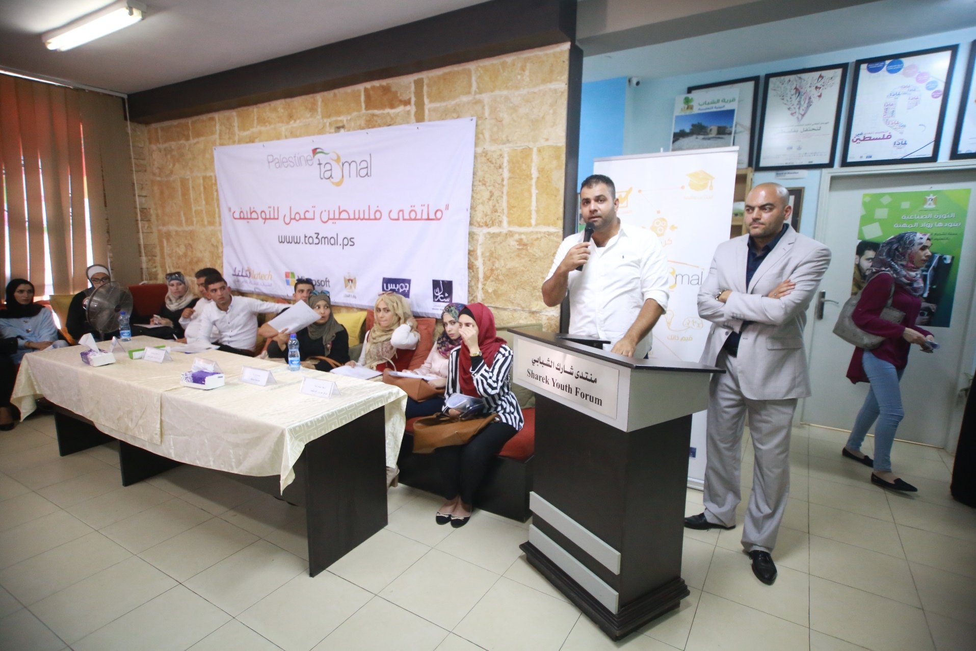 "ملتقى فلسطين تعمل للتوظيف" يوظف 40 خريج وخريجة من كافة التخصصات الجامعية في شركات ومؤسسات القطاعين الخاص والأهلي-2