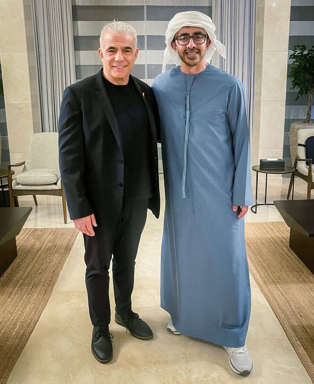 مقربون من لابيد عن لقائه مع رئيس الإمارات: "ذهب هناك من أجل المحتجزين – وليس للتدخل السياسي"-0