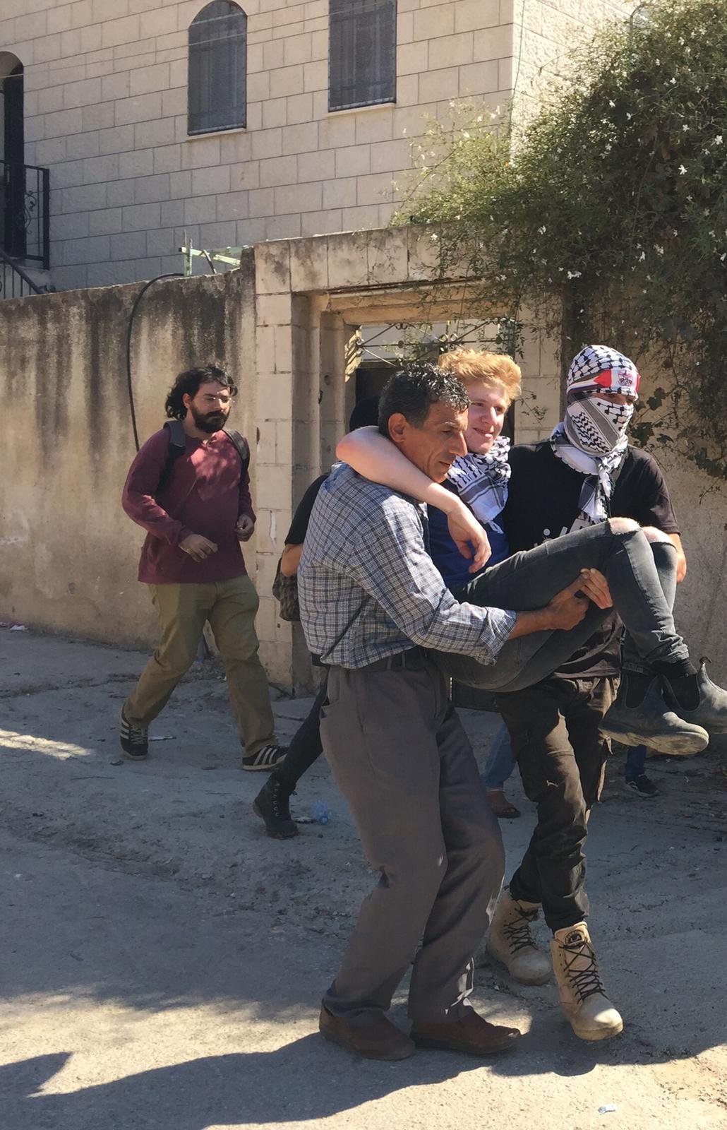 إصابة ثلاثة بجروح بينهم ناشط إسرائيلي خلال قمع جيش الاحتلال لمسيرة كفر قدوم الأسبوعية-2