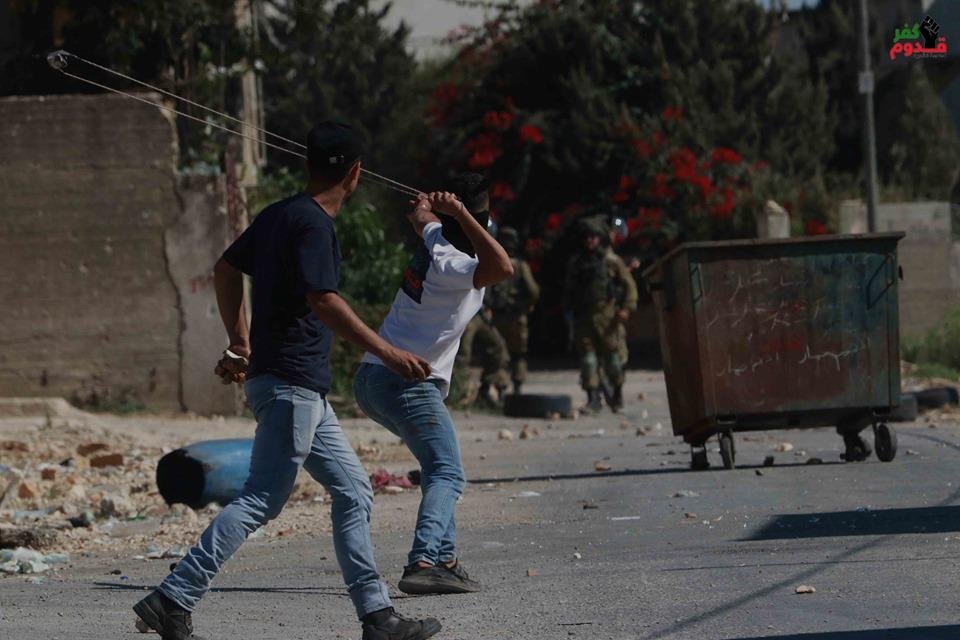 إصابة ثلاثة بجروح بينهم ناشط إسرائيلي خلال قمع جيش الاحتلال لمسيرة كفر قدوم الأسبوعية-5