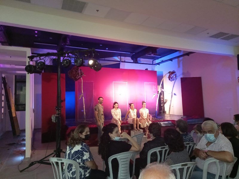 ترشيحا تحتضن "أصوات" لمسرح انسمبل مسرحية تعرض قصص نساء معنفات-0