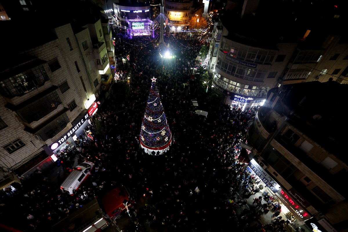 إضاءة شجرة الميلاد المجيد في رام الله-7