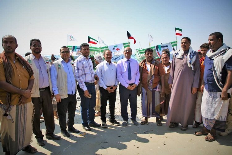 اليمن: الكويت توزع 5 قوارب صيد كبيرة ( العباري ) للصيادين المتضررين بالساحل الغربي-6