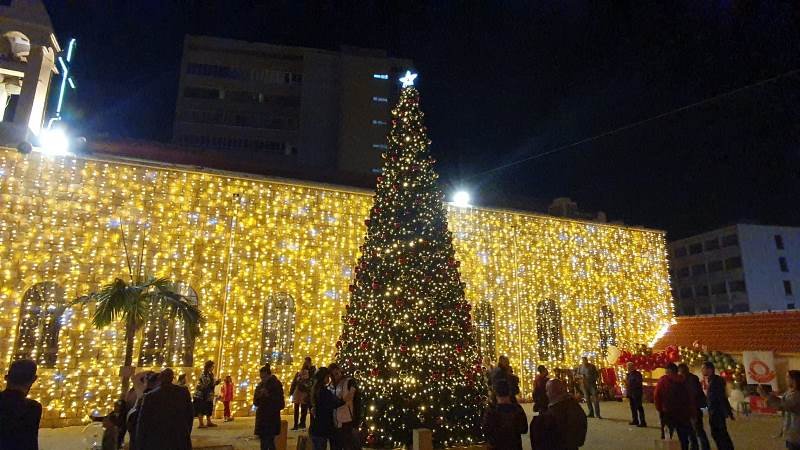 شاهدوا بالصور: اهالي حيفا يحتفلون بإضاءة شجرة الميلاد-3