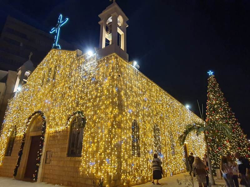 شاهدوا بالصور: اهالي حيفا يحتفلون بإضاءة شجرة الميلاد-5