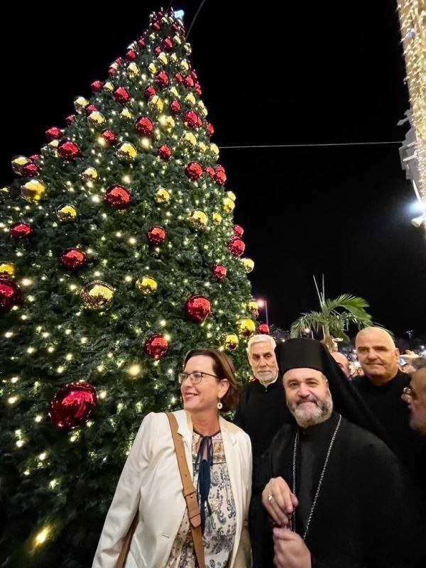 شاهدوا بالصور: اهالي حيفا يحتفلون بإضاءة شجرة الميلاد-8