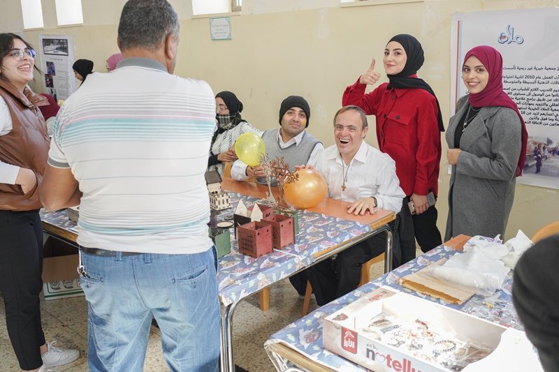 بمناسبة اليوم العالمي لذوي الهمم: افتتاح البازار الخيري الثاني في جامعة القدس-5