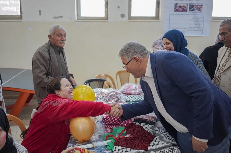 بمناسبة اليوم العالمي لذوي الهمم: افتتاح البازار الخيري الثاني في جامعة القدس-7