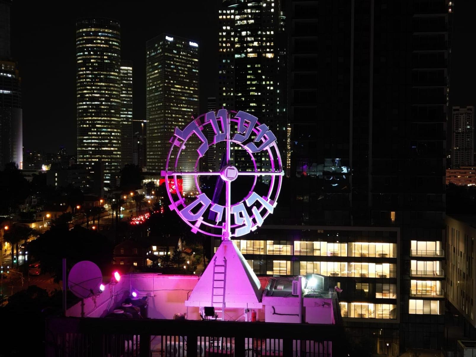 "ليلة بنفسجية": مفعال هبايس وعدد من الشركاء يضيئون الدولة باللون البنفسجي ويحتضنون أصحاب الإعاقات-0