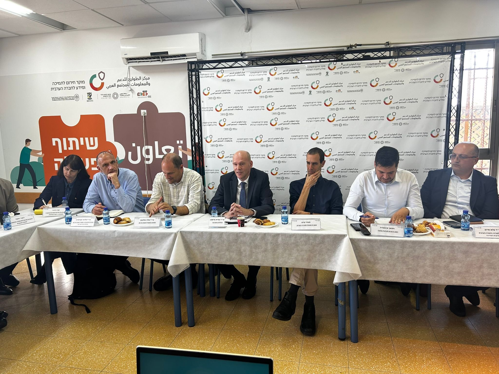 النائب العام عميت ايسمان يلتقي مع ممثلين عن المجتمع العربي، رؤساء سلطات محلية وجمعيات وأكاديميين-1