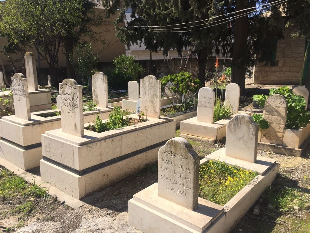الناصرة: البلدية تقوم بتنظيف المقبرة الاسلامية قرب مستشفى الانجليزي (الهواره)-1