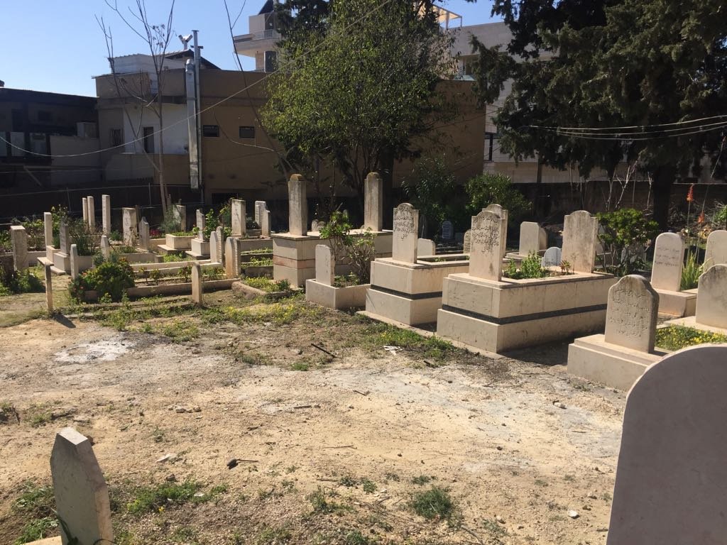 الناصرة: البلدية تقوم بتنظيف المقبرة الاسلامية قرب مستشفى الانجليزي (الهواره)-2