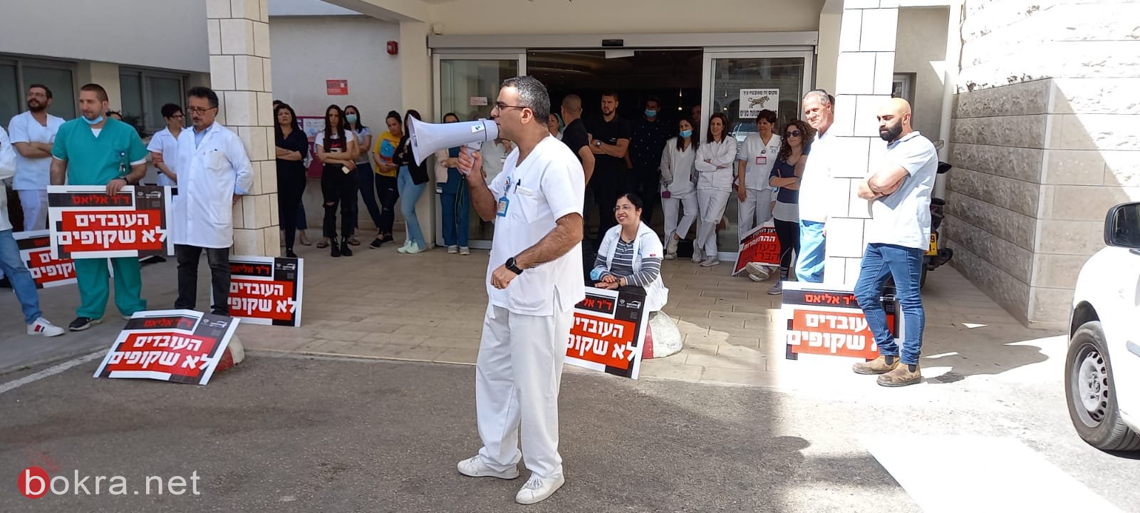 بعد مطالبات بتحسين ظروف العمل - إضراب عاملي المستشفى الفرنسي في يومه الثامن-8