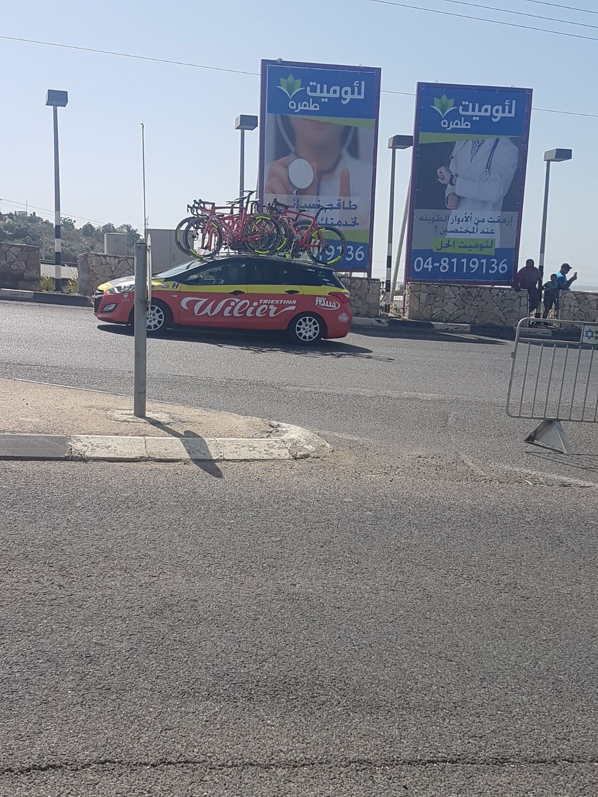طمرة: العلم الفلسطيني يرفرف بوجه المشاركين في سباق الدراجات الايطالي-2