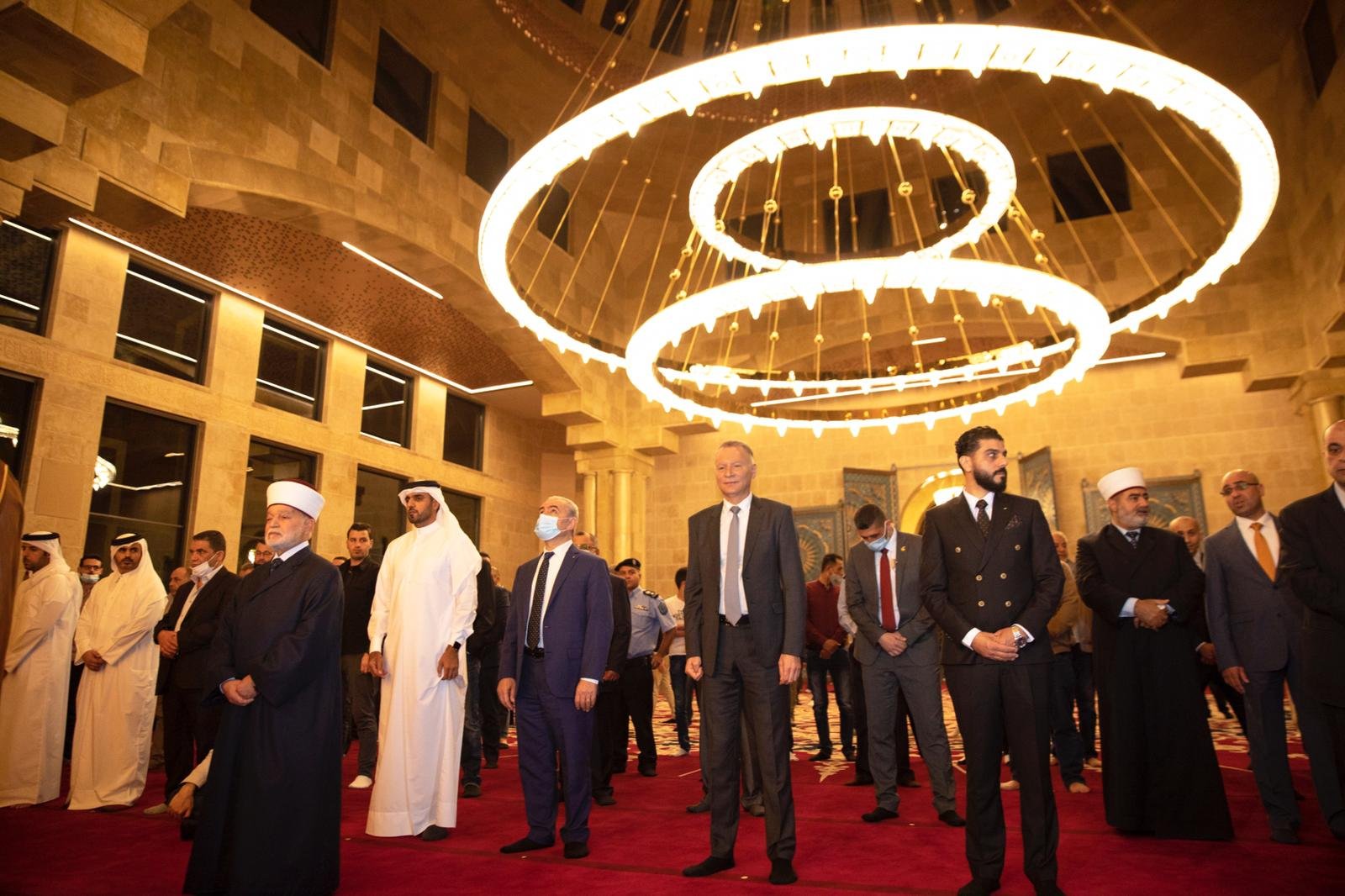 رئيس الوزراء الفلسطيني ومفتي القدس وبشار المصري يفتتحون جامع قطر في مدينة روابي-0