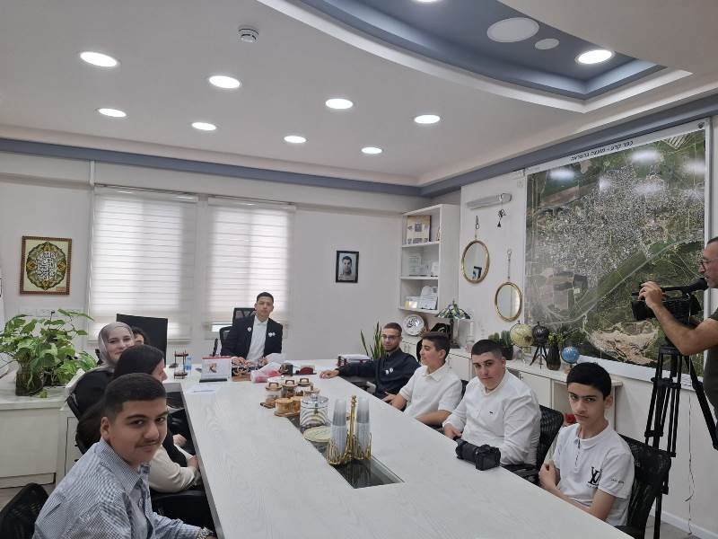 ضمن رؤية بلدية كفر قرع لتعزيز المشاركة المجتمعية: الطلاب يديرون البلدية ليوم كامل في إطار مبادرة "قيادة السلطة المحلية"-18
