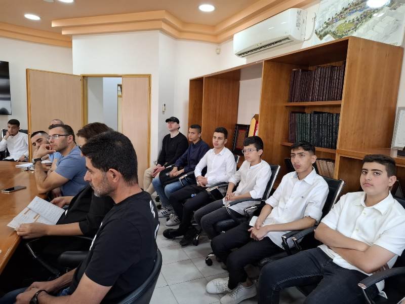 ضمن رؤية بلدية كفر قرع لتعزيز المشاركة المجتمعية: الطلاب يديرون البلدية ليوم كامل في إطار مبادرة "قيادة السلطة المحلية"-21