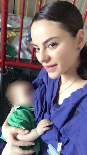 ممرضة اسرائيلية تقوم بإرضاع طفل فلسطيني أصيبت والدته بصورة بالغة!-0