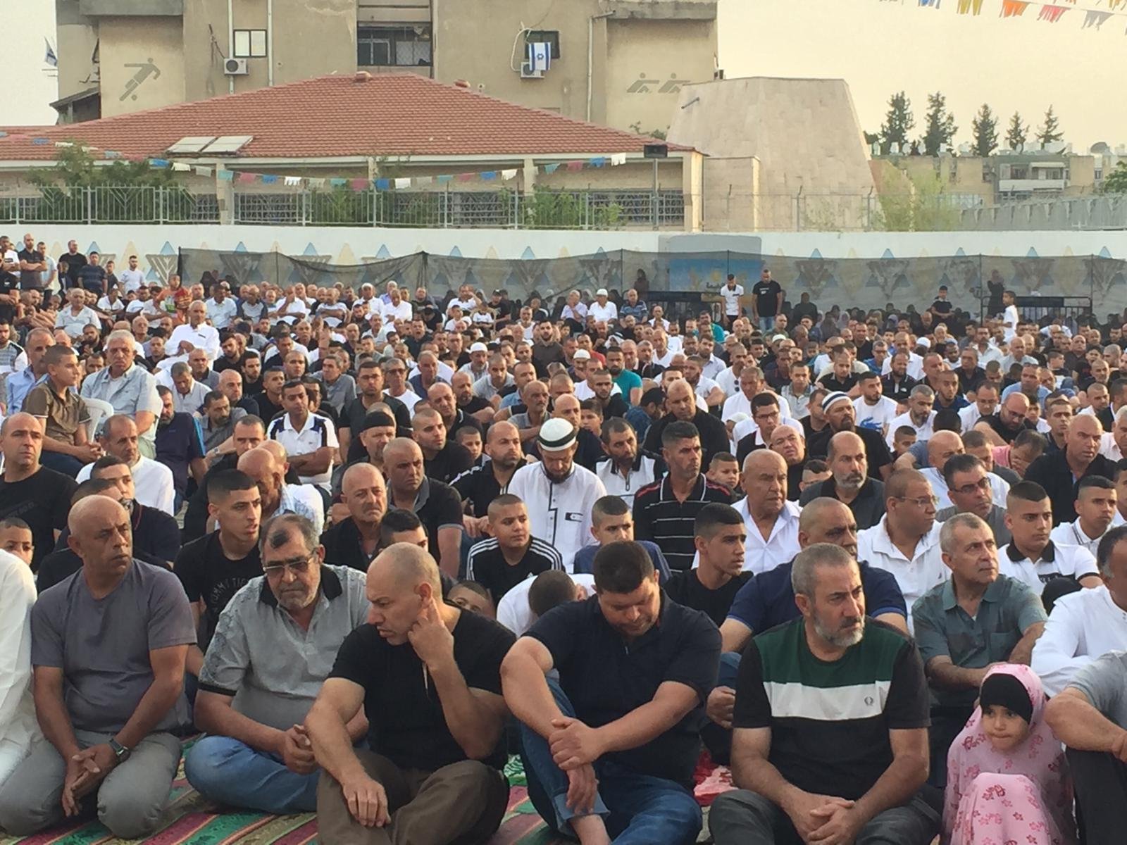 اللد: عشرات في صلاة العيد بحضور رئيس البلدية-7