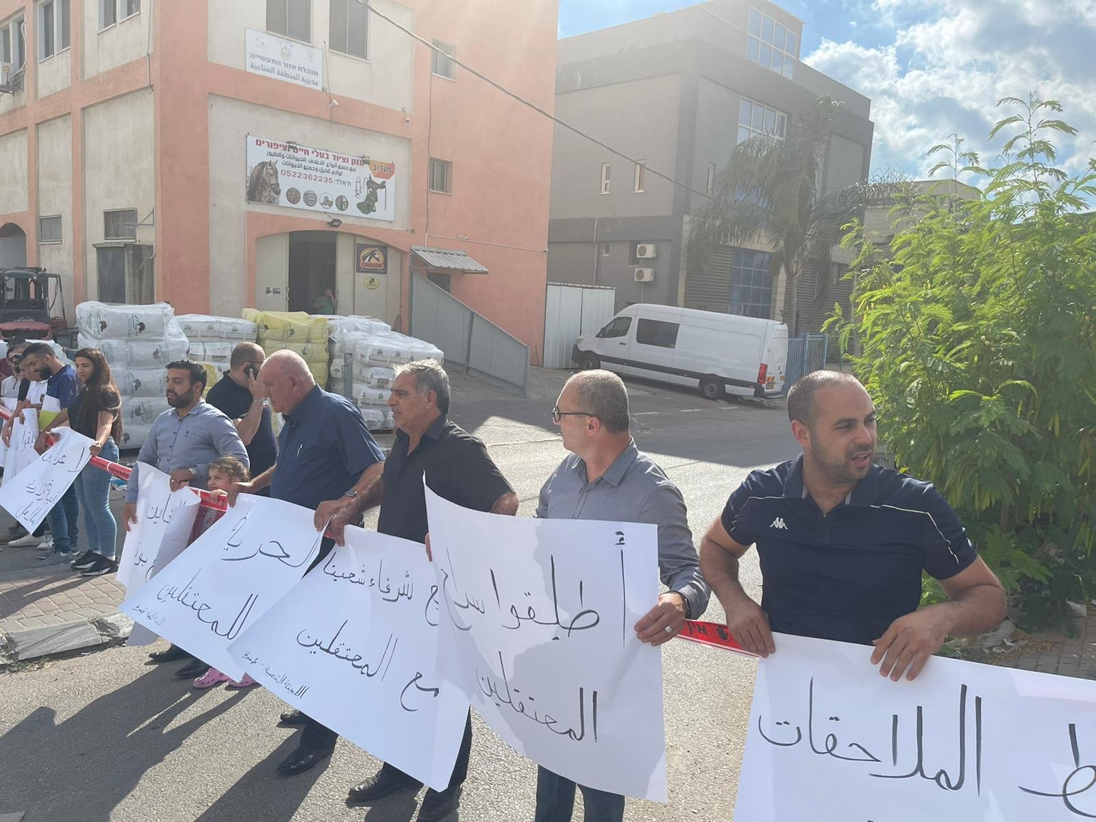 طمرة: تظاهره احتجاجية أمام مركز الشرطه تضامنا مع معتقلي المدينة-2