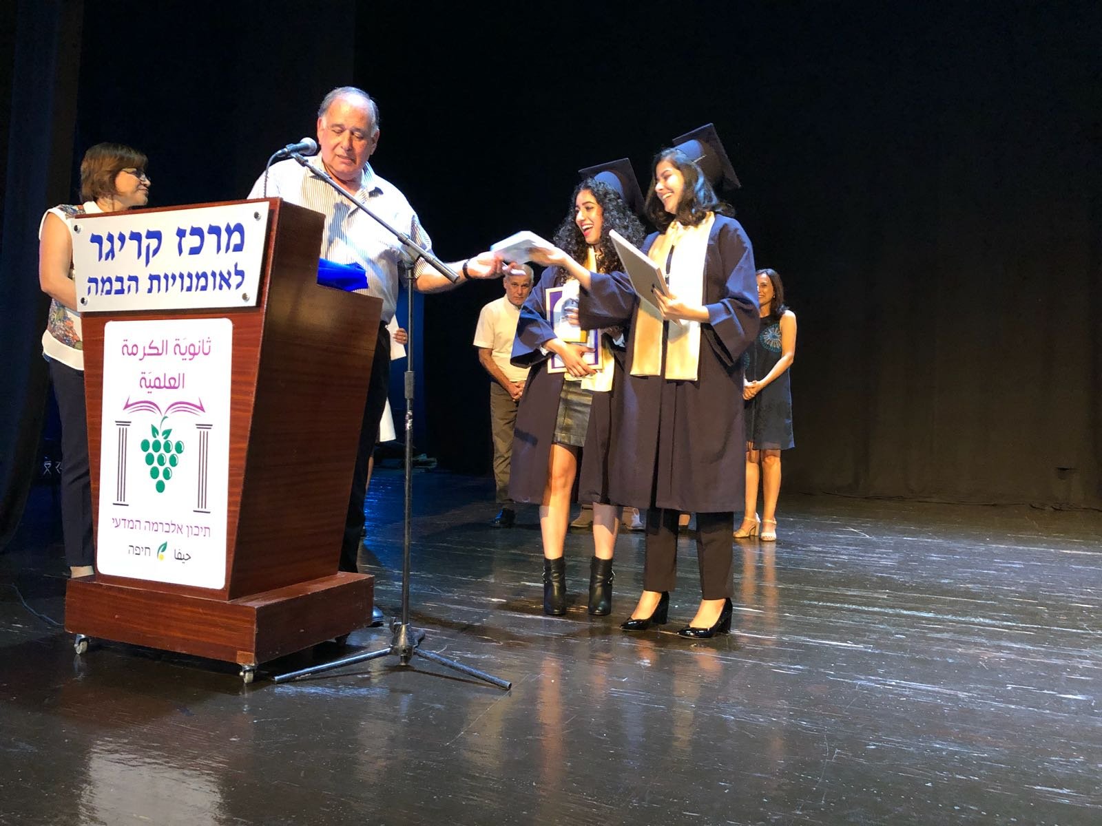 ثانوية الكرمة للعلوم في حيفا تحتفل بتخريج الفوج الثالث من طلاب الثواني عشر-33