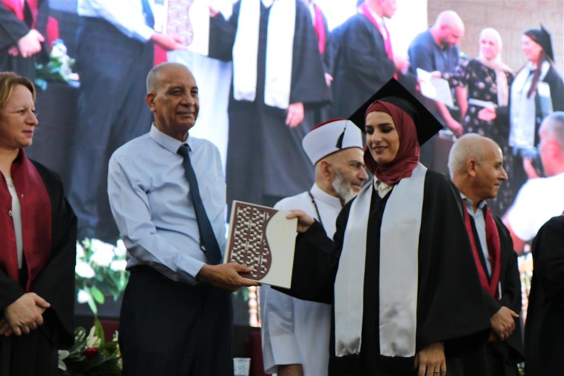 أكاديمية القاسمي تخرّج أكثر من ألفٍ من طلبتها في حفل مهيب-14