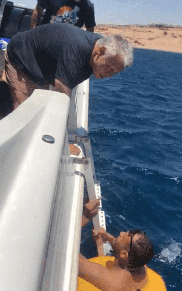 فيديو: مواطن يطلب مقابلة العاهل الأردني في البحر الأحمر بخليج العقبة-0