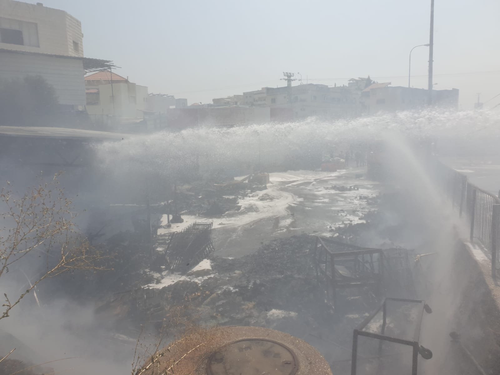الناصرة: اندلاع حريق  بمنطقة الكراجات في حي الفاخورة-2