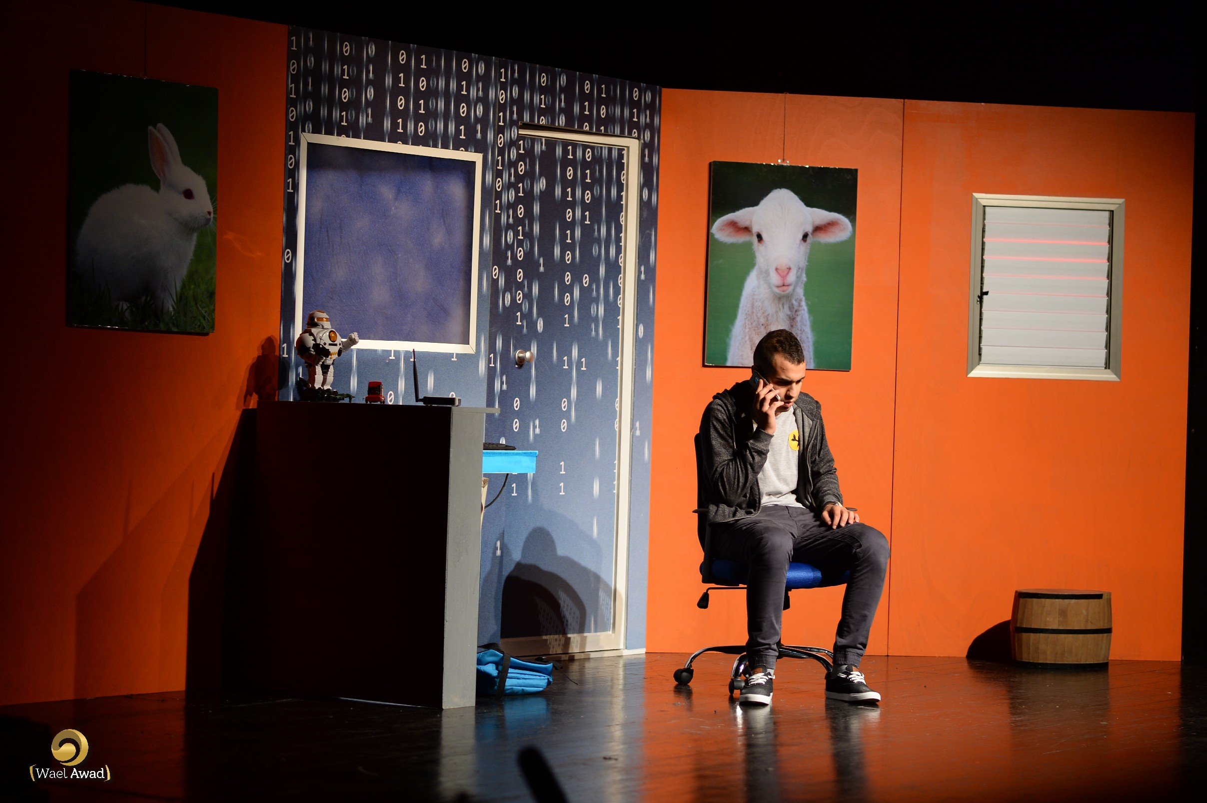 مسرح السراج وجمعية التطوير الاجتماعي يقيمان العرض الاحتفالي لمسرحية “خطر النت”-7