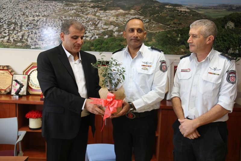 رئيس بلدية عرابة عمر واكد نصار يبادر لجلسة عمل مع سلطة الاطفاء والانقاذ والاتفاق على إقامة محطة إطفاء بعرابة-21