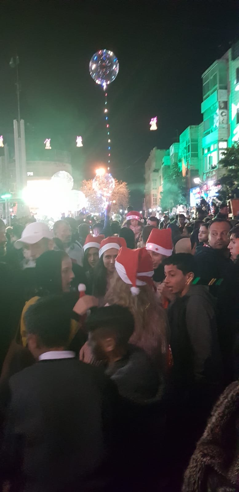 اضاءة شجرة الميلاد على ميدان الشهيد ياسر عرفات برام الله-3
