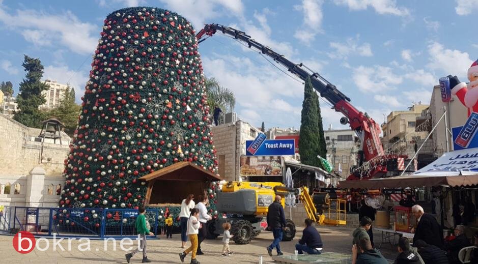 بأجواء من الفرح والسرور تركيب شجرة الميلاد في الناصرة‎‎-0