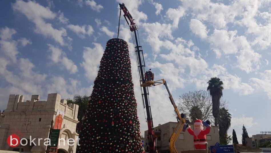 بأجواء من الفرح والسرور تركيب شجرة الميلاد في الناصرة‎‎-1