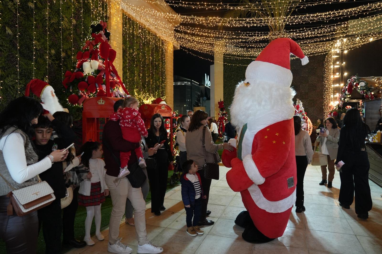 اليوم وحتى الأحد، قاعات New Grand Palace مستمرة بأضخم فعاليات الميلاد مع اشهر الفنانين-21