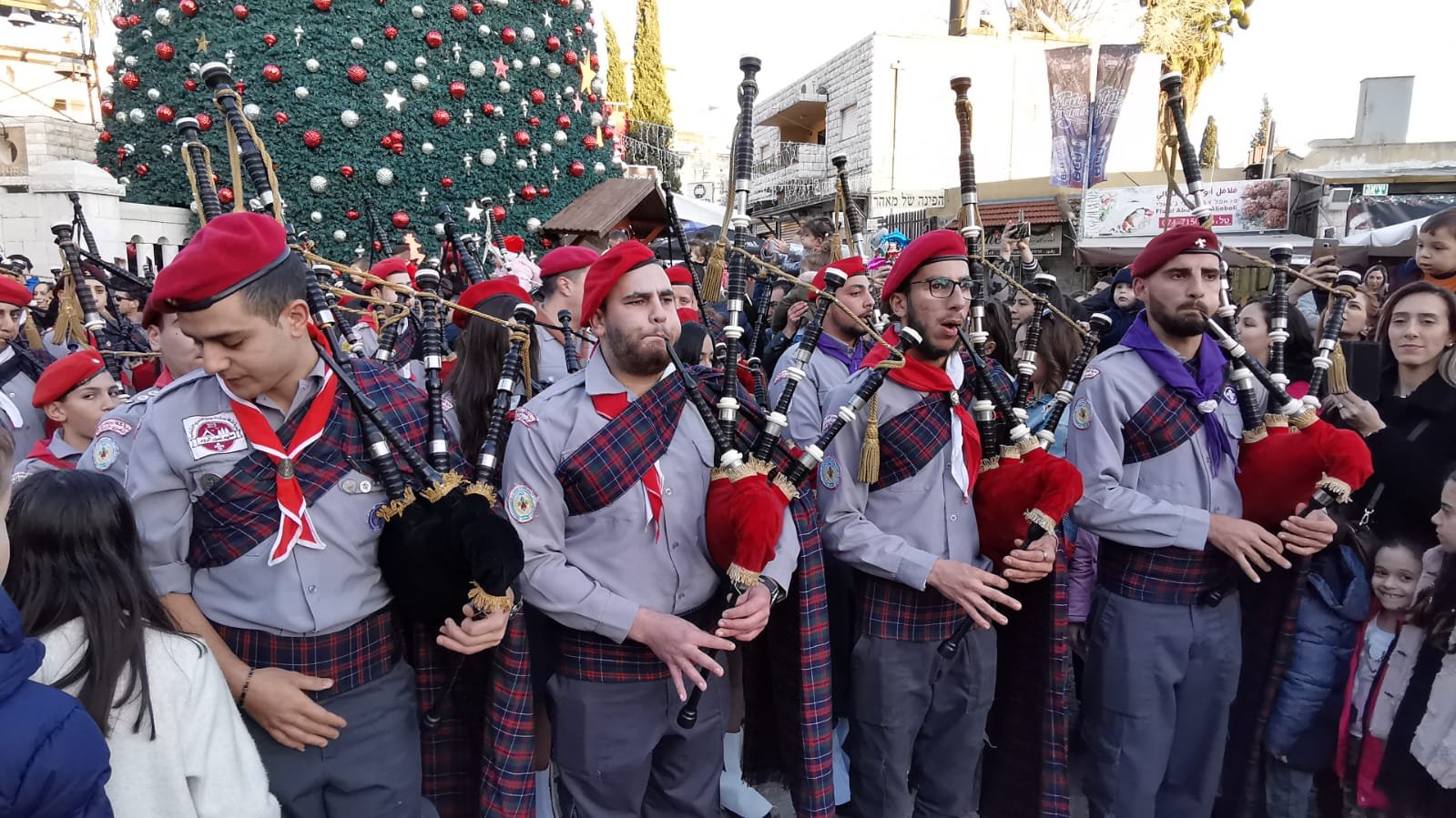 مشاركة واسعة في مسيرة الميلاد التقليدية بحسب التقويم الشرقي في الناصرة-10