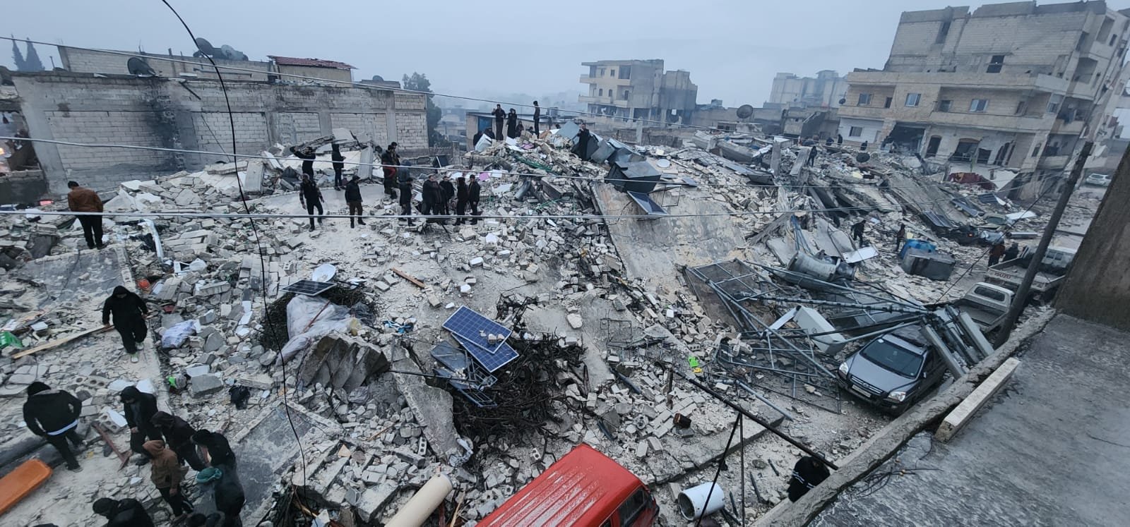 أردوغان يتوجه إلى مقر إدارة الكوارث .. وعدد قتلى الزلزال يقترب إلى 300-7